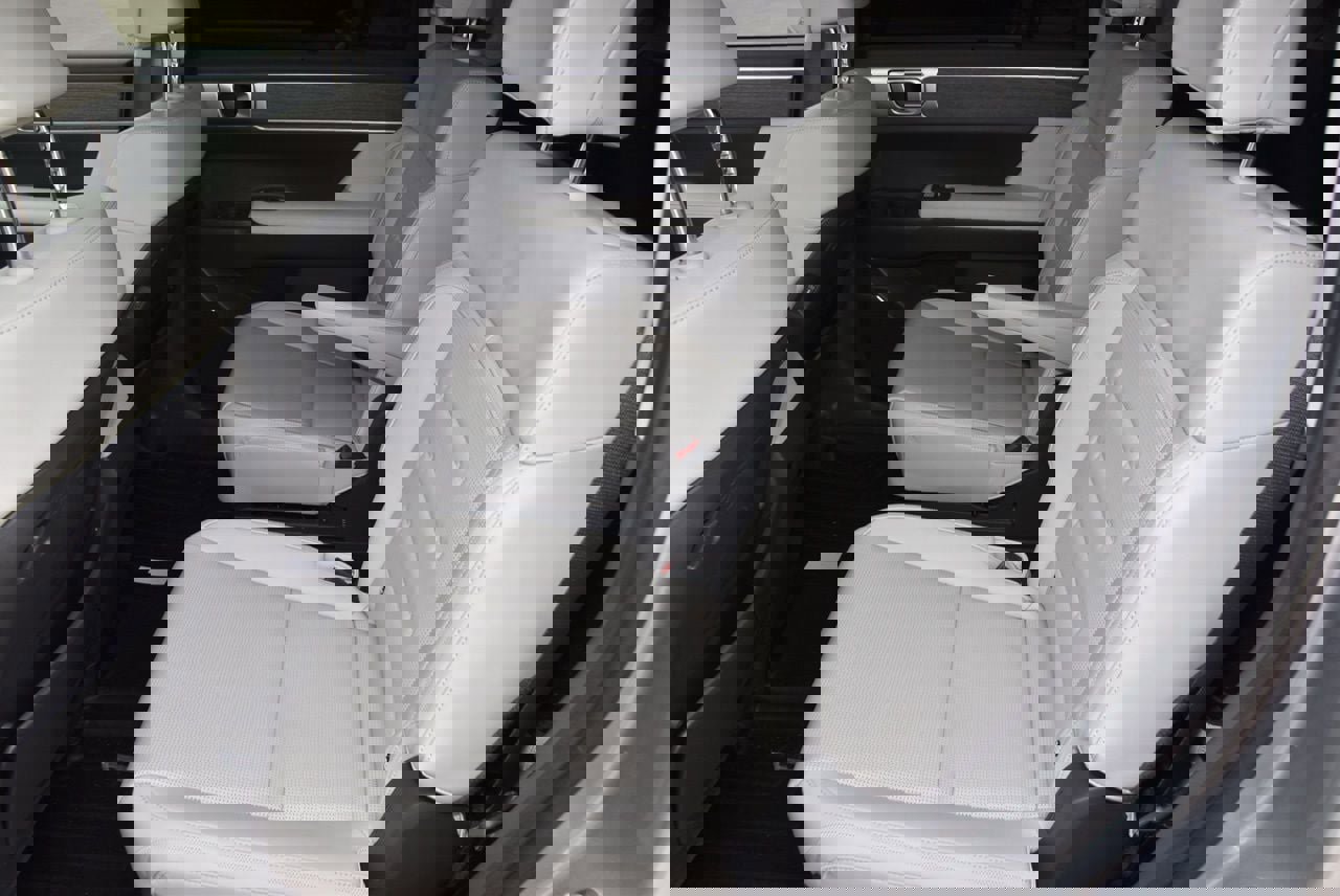 Used 2024 Hyundai Santa Fe Calligraphy FWD image 11