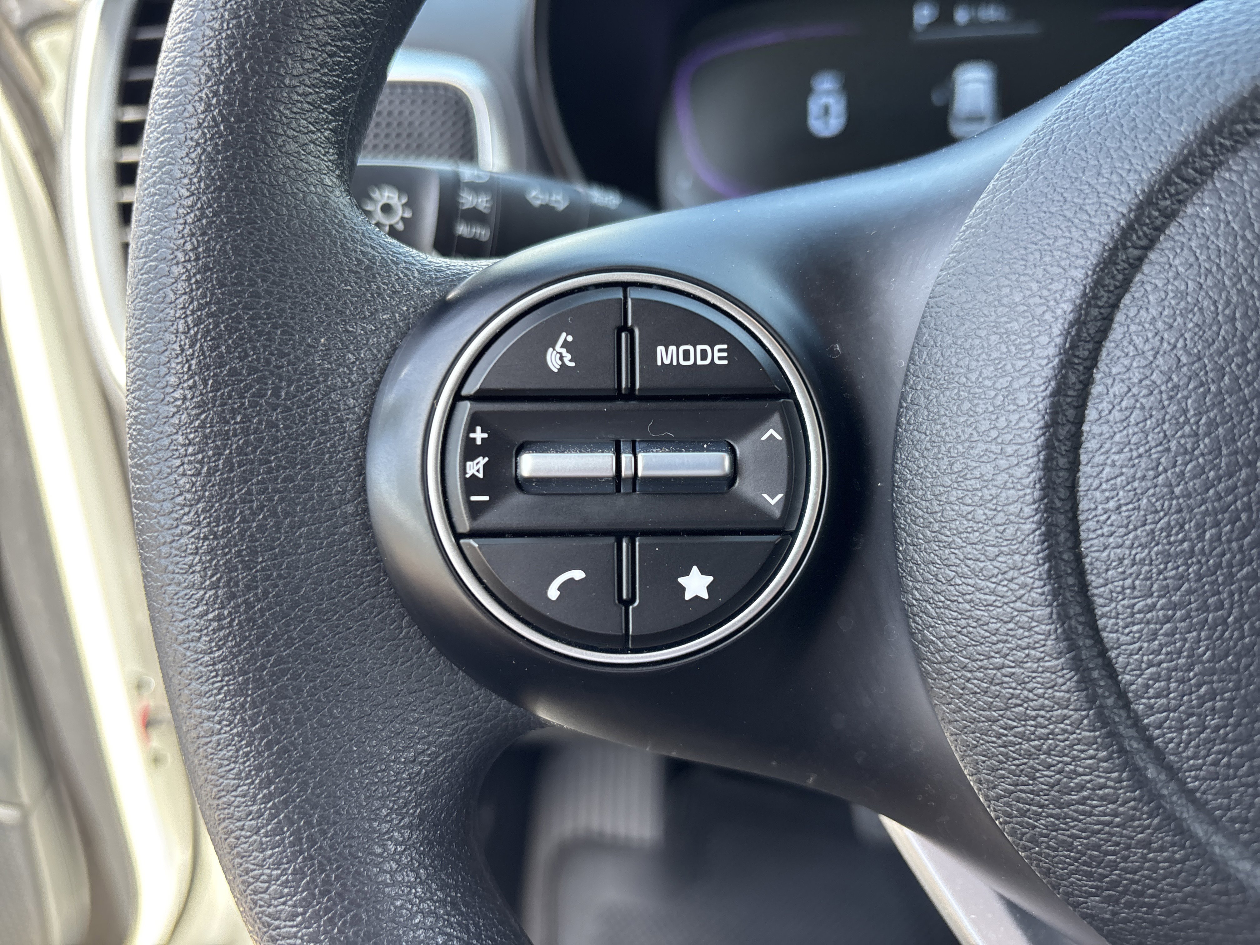 Certified 2025 Kia Soul LX w/ LX Technology Package FWD image 25