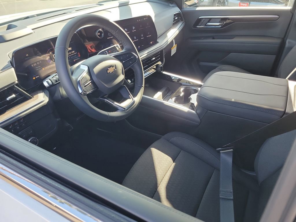 New 2026 Chevrolet Suburban LS image 3