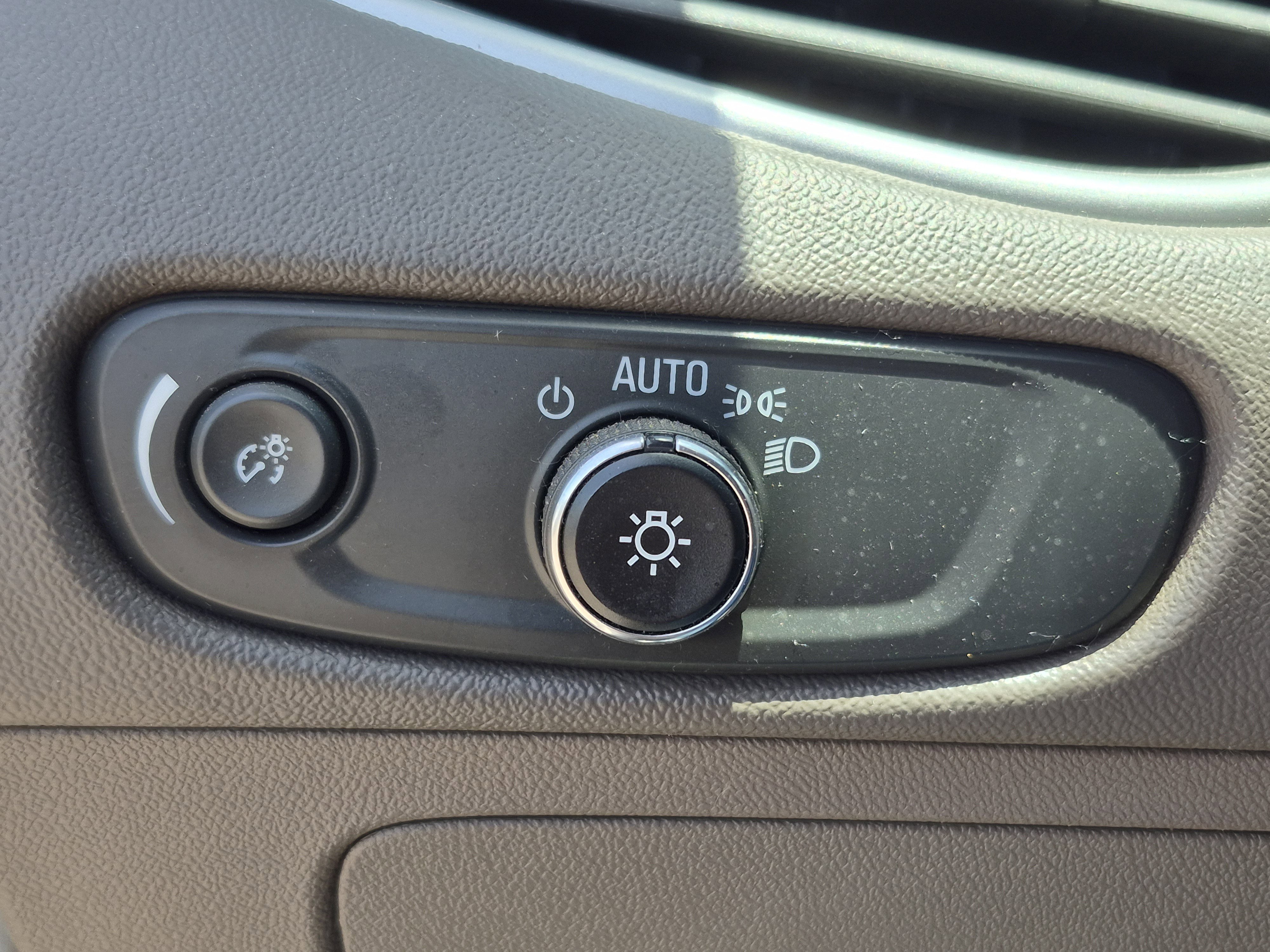 Used 2023 Chevrolet Malibu LS FWD image 32
