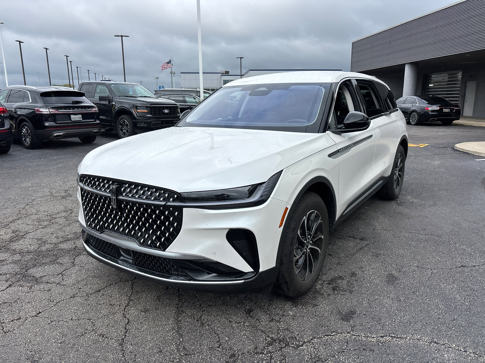 New 2026 Lincoln Nautilus Premier AWD/4WD image 3