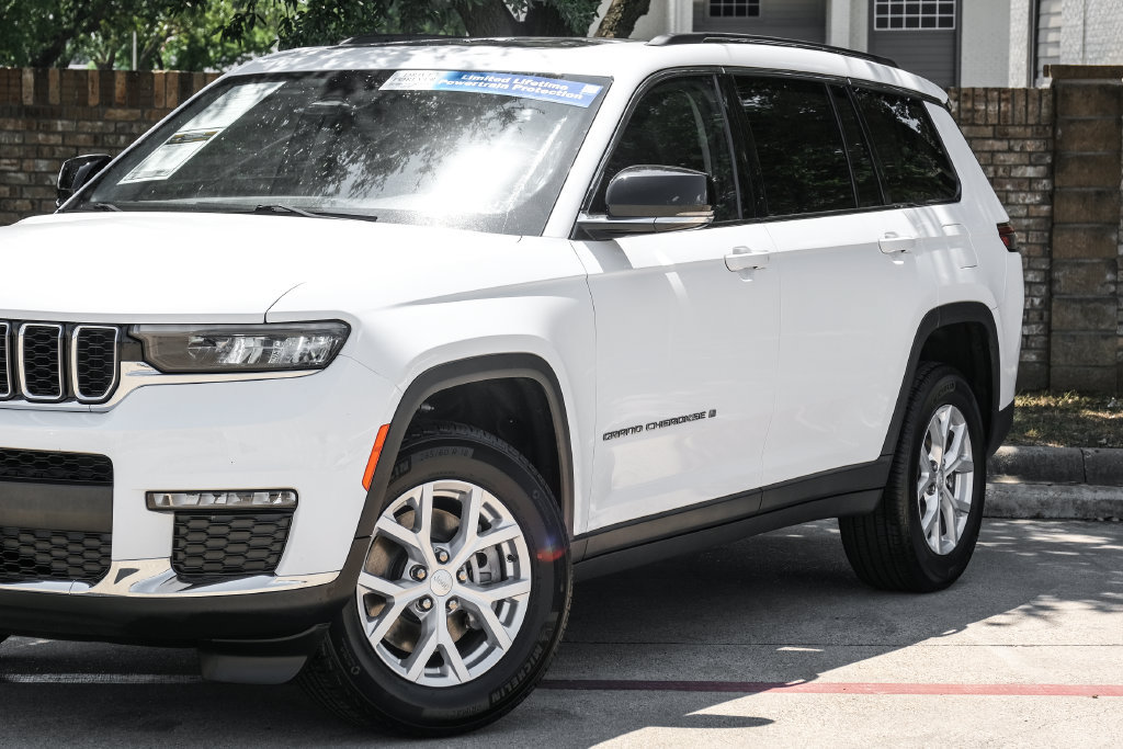 Used 2023 Jeep Grand Cherokee L Limited AWD/4WD image 14