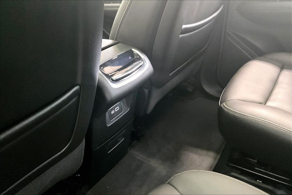 Used 2022 Cadillac XT6 Sport w/ Technology Package AWD/4WD image 10