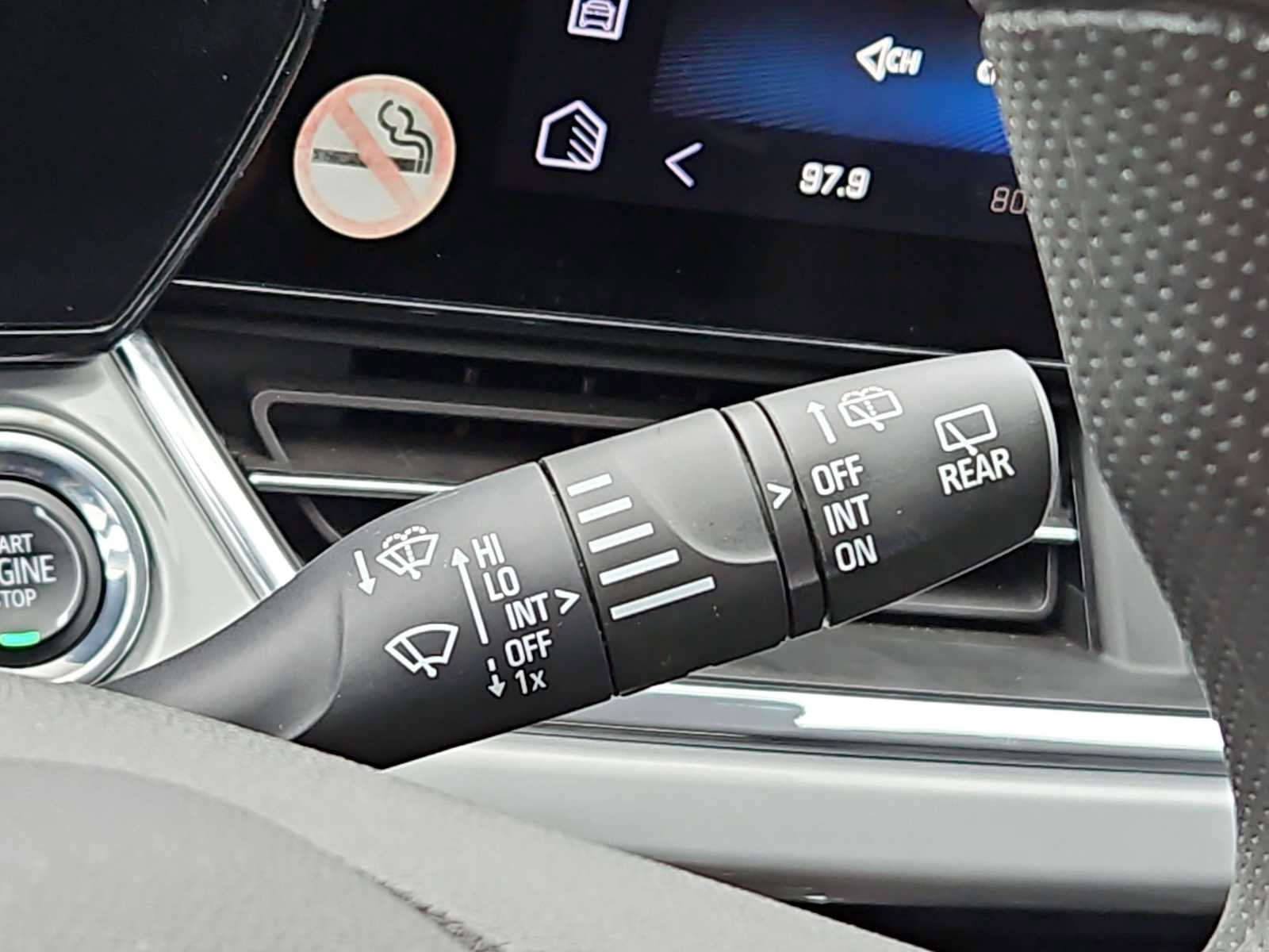 Used 2025 Chevrolet Trax LT FWD image 25