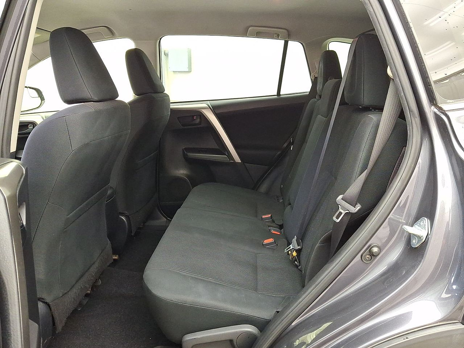 Used 2018 Toyota RAV4 LE w/ All Weather Liner Package AWD/4WD image 20