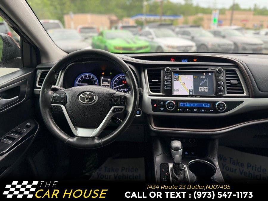 Used 2018 Toyota Highlander XLE w/ Protection Package #3 AWD/4WD image 25