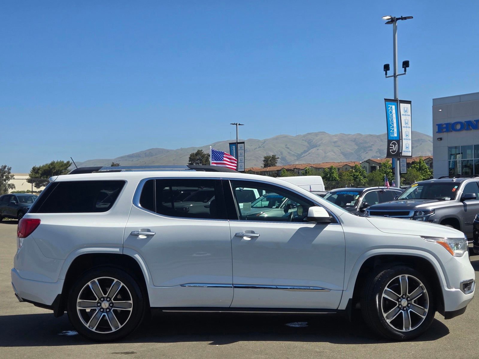 Used 2019 GMC Acadia Denali w/ Technology Package AWD/4WD image 8