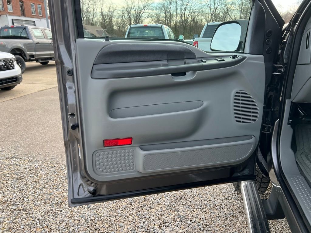 Used 2004 Ford F350 XLT image 11