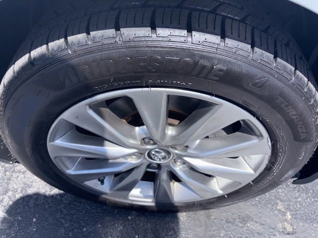 Used 2016 Toyota Camry XLE w/ Moonroof Package FWD image 26