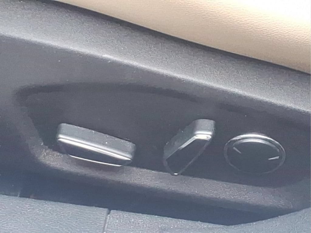 Used 2017 Ford Fusion Titanium FWD image 19