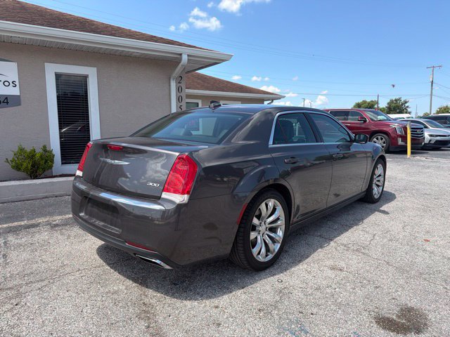 Used 2017 Chrysler 300 Limited RWD image 5