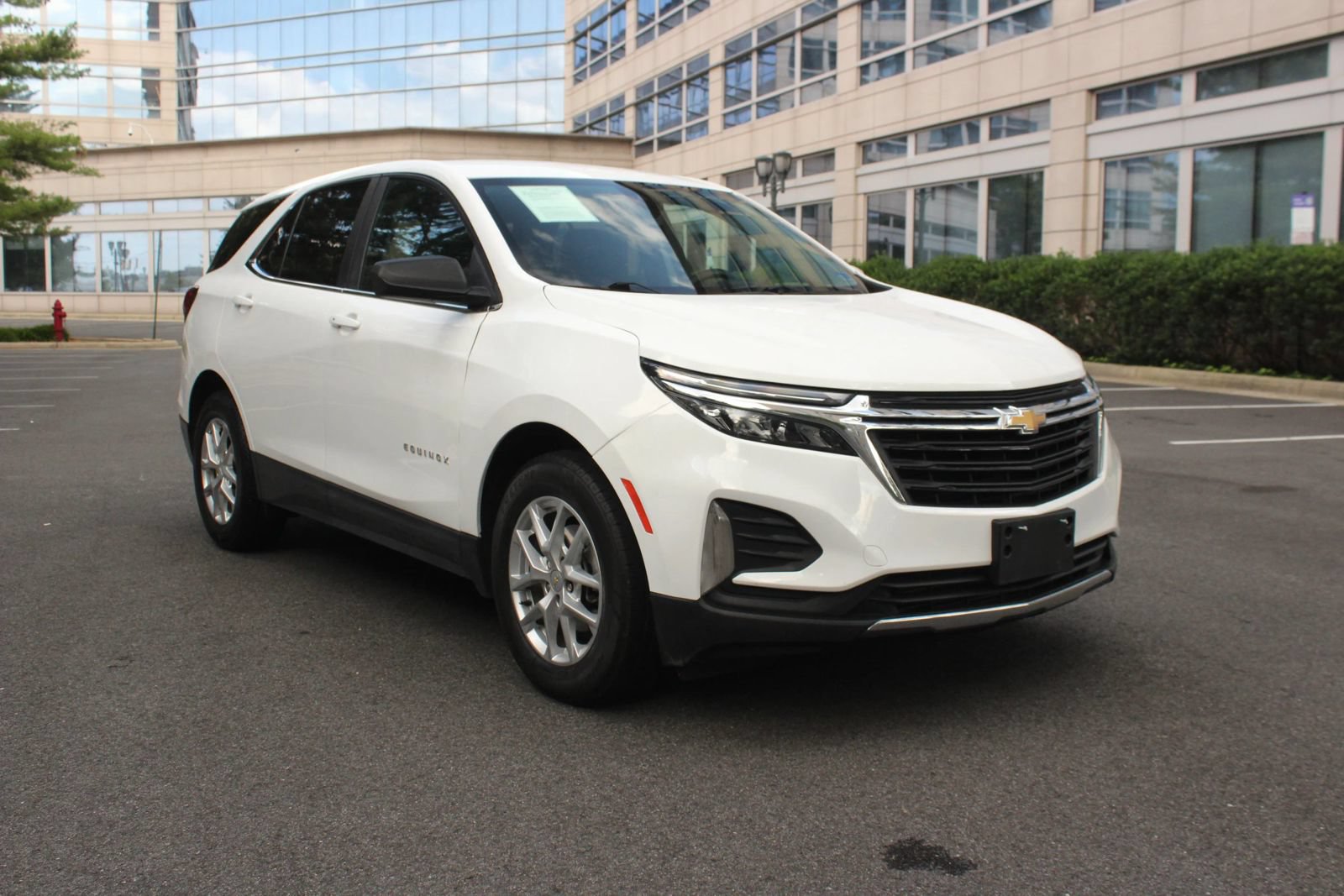 Used 2022 Chevrolet Equinox LT FWD image 1