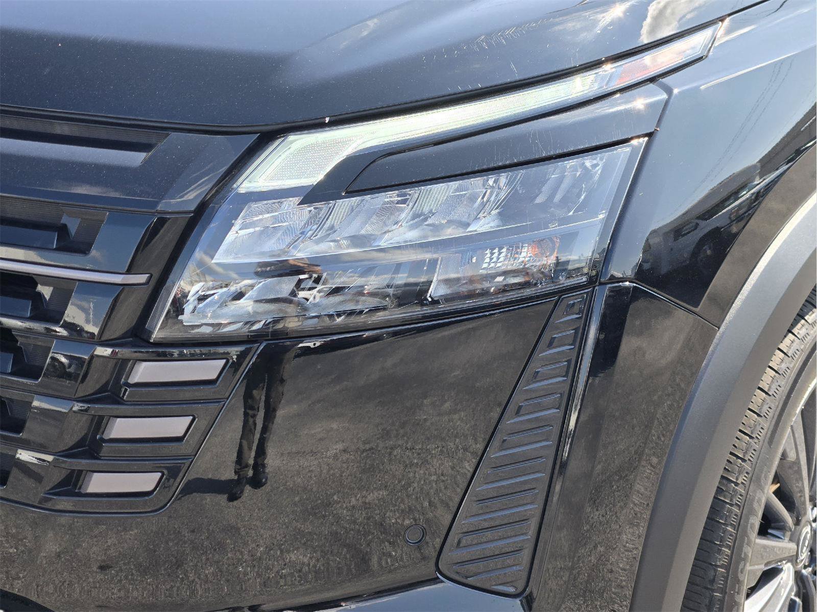 Used 2026 Nissan Pathfinder SL w/ SL Premium Package FWD image 10