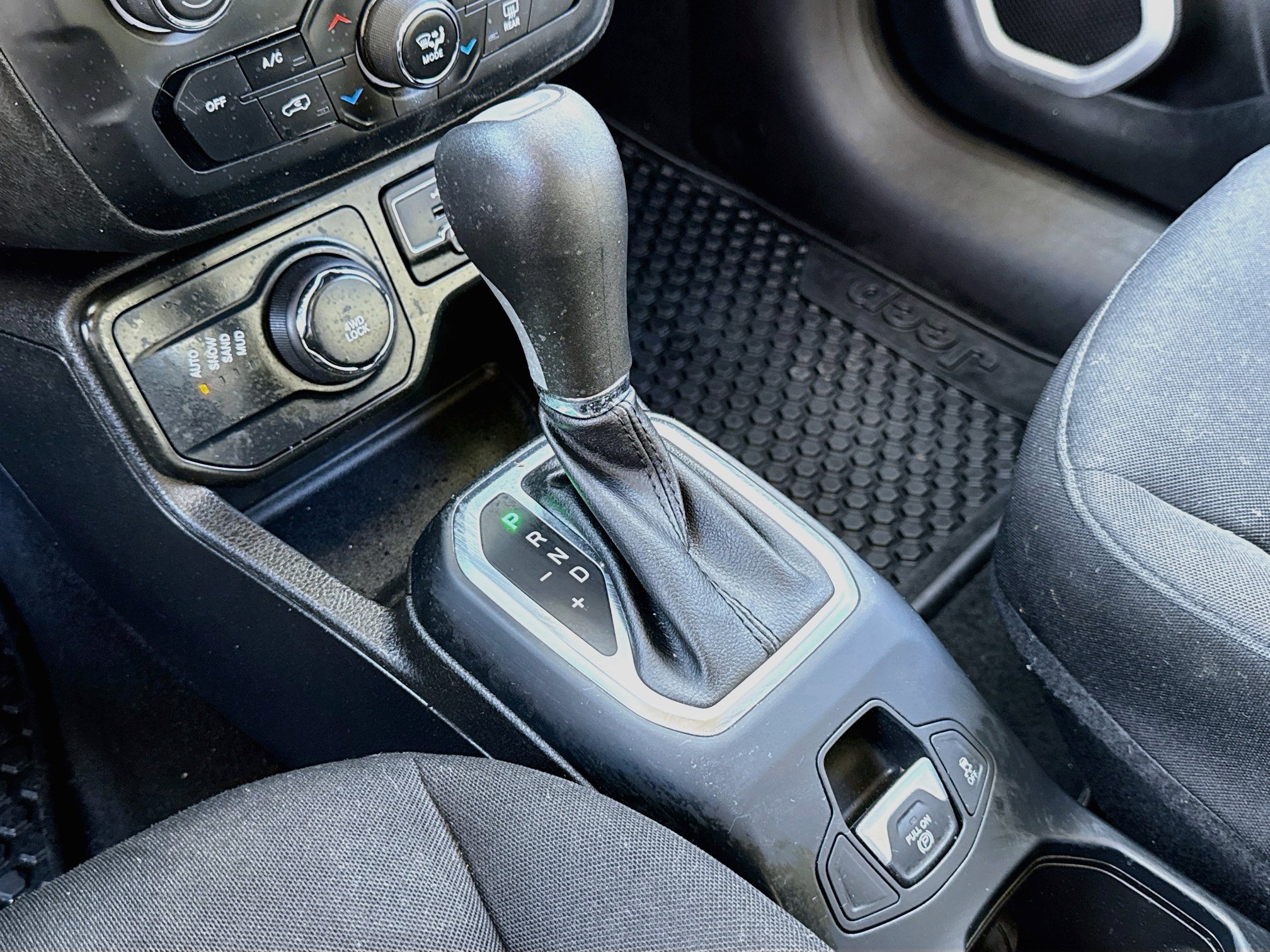 Used 2020 Jeep Renegade Latitude w/ Cold Weather Group AWD/4WD image 19