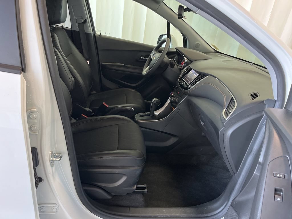 Used 2022 Chevrolet Trax LT w/ LT Convenience Package AWD/4WD image 18