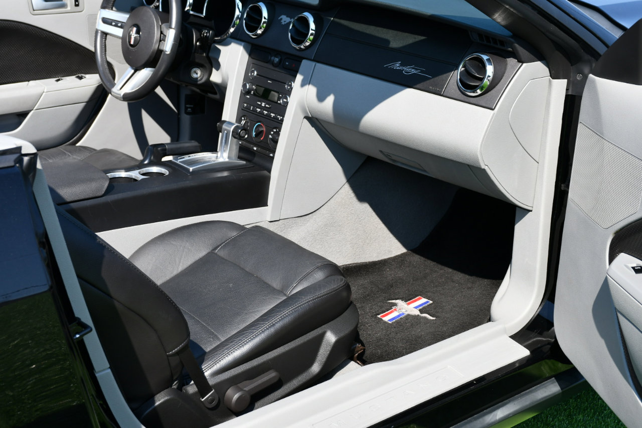 Used 2009 Ford Mustang Convertible image 28