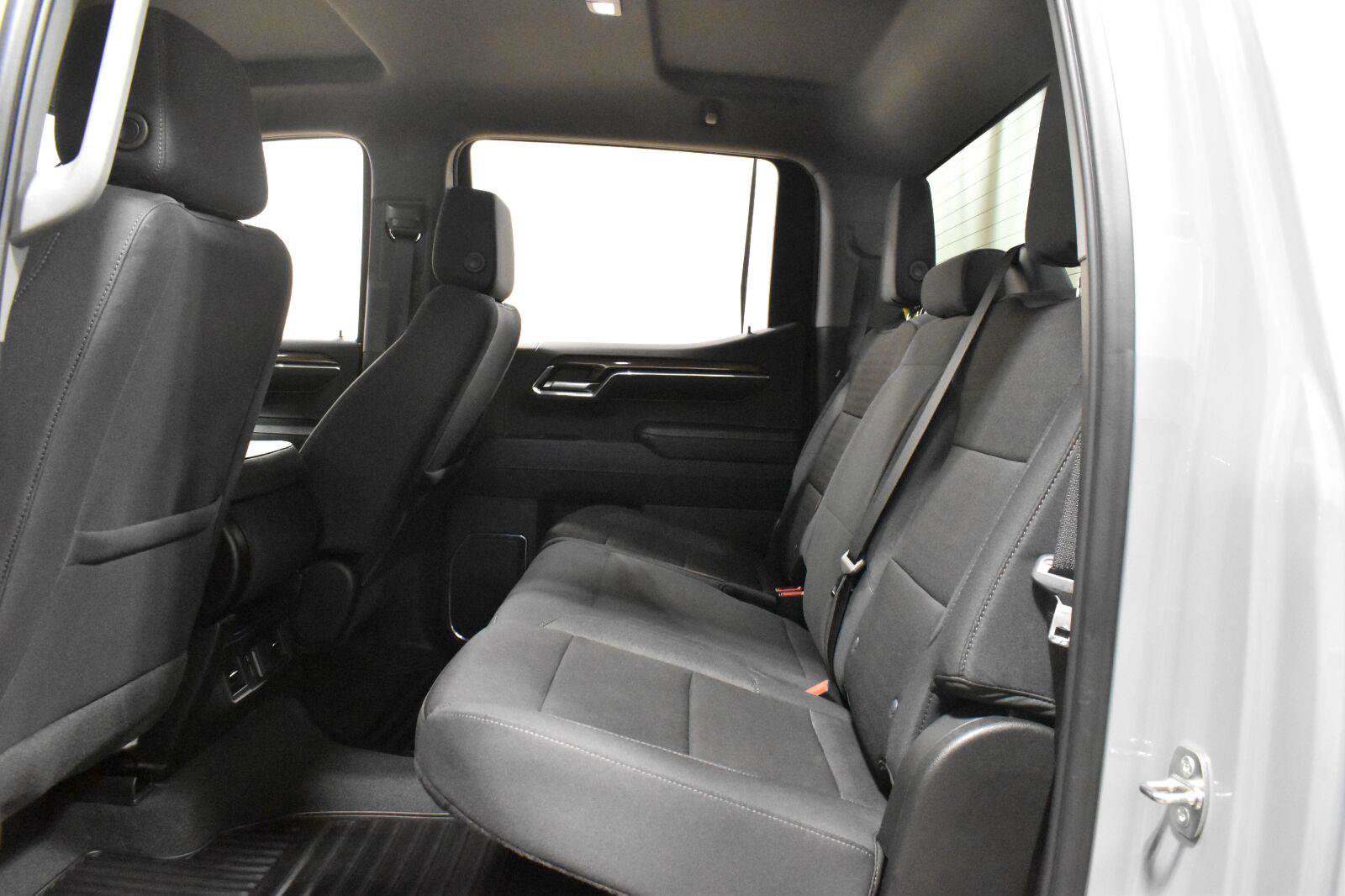 Used 2024 Chevrolet Silverado 1500 LT AWD/4WD image 4