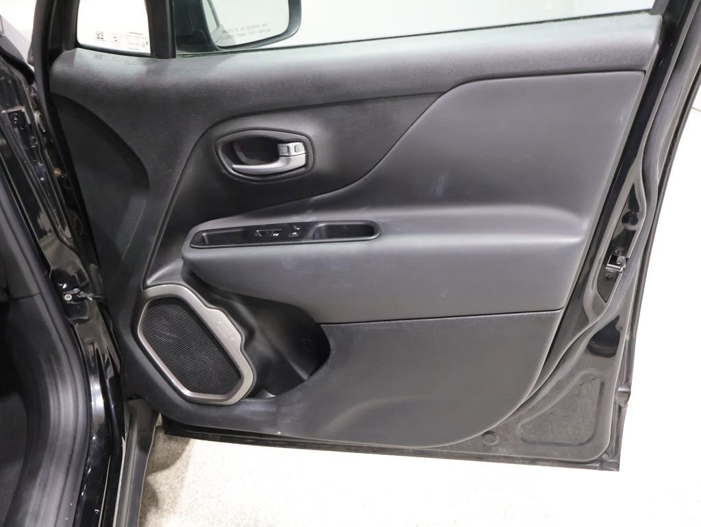 Used 2022 Jeep Renegade Latitude w/ Convenience Group AWD/4WD image 23