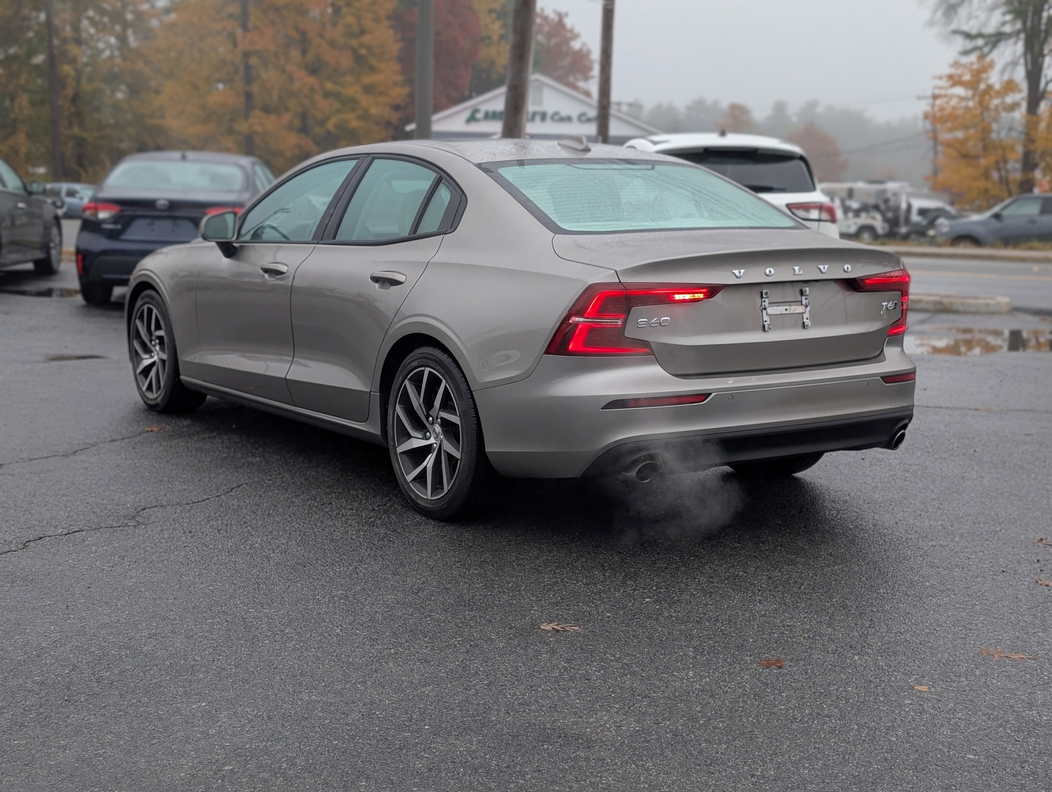 Used 2020 Volvo S60 T6 Momentum image 9