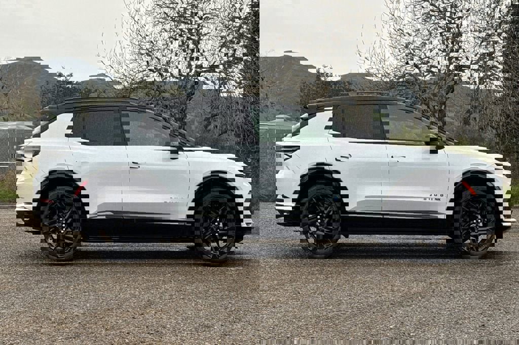 New 2026 Chevrolet Equinox EV RS video 3