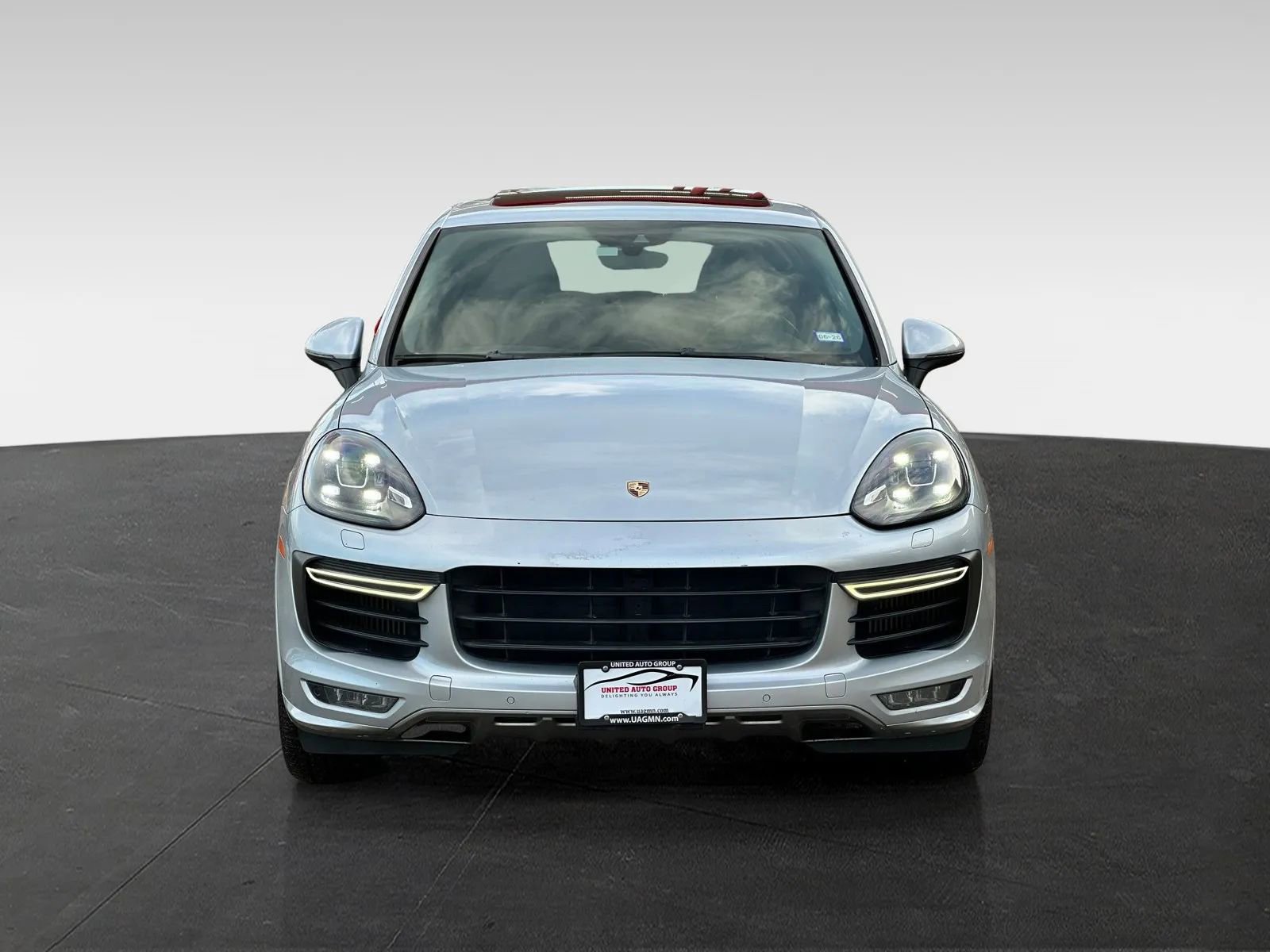 Used 2016 Porsche Cayenne GTS image 2