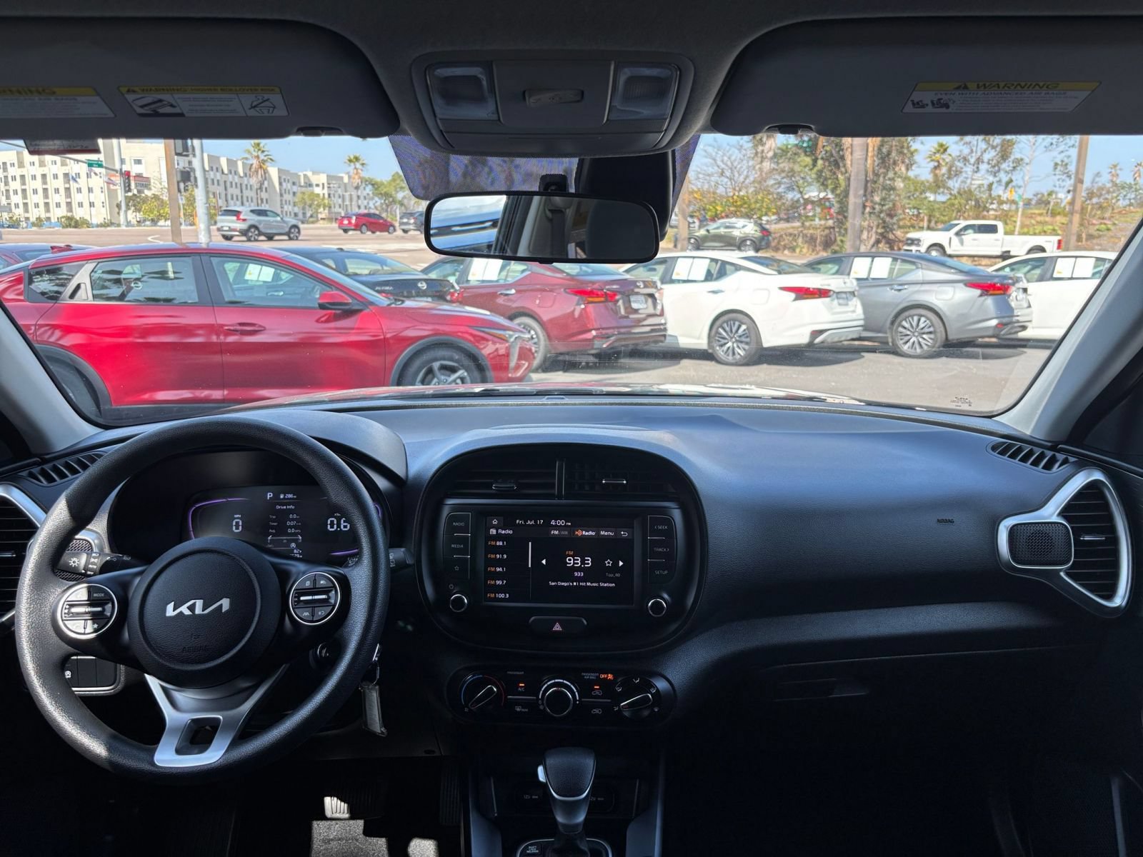 Used 2025 Kia Soul LX w/ LX Technology Package FWD image 31