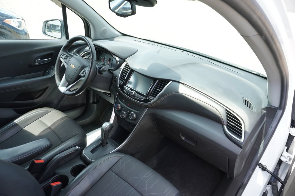 Used 2017 Chevrolet Trax LT w/ LT Convenience Package AWD/4WD image 8