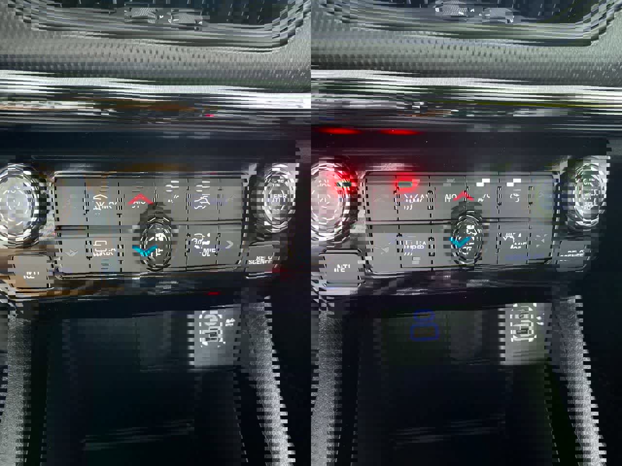 Used 2023 Jeep Compass Trailhawk image 26