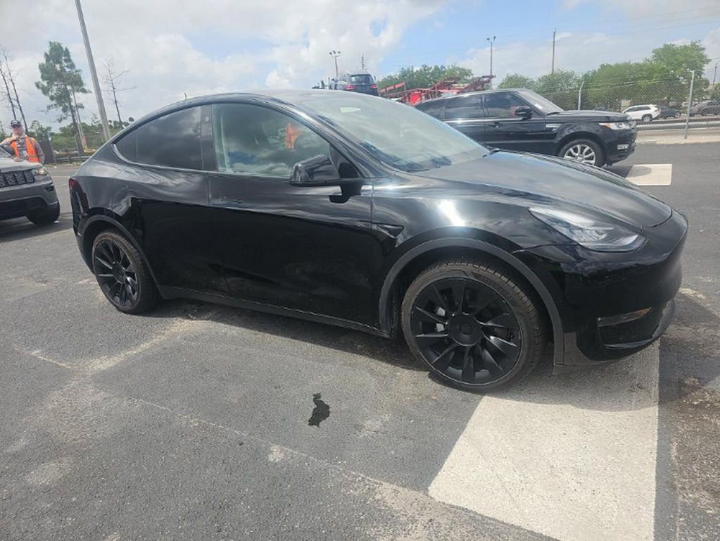 Used 2022 Tesla Model Y Long Range image 3