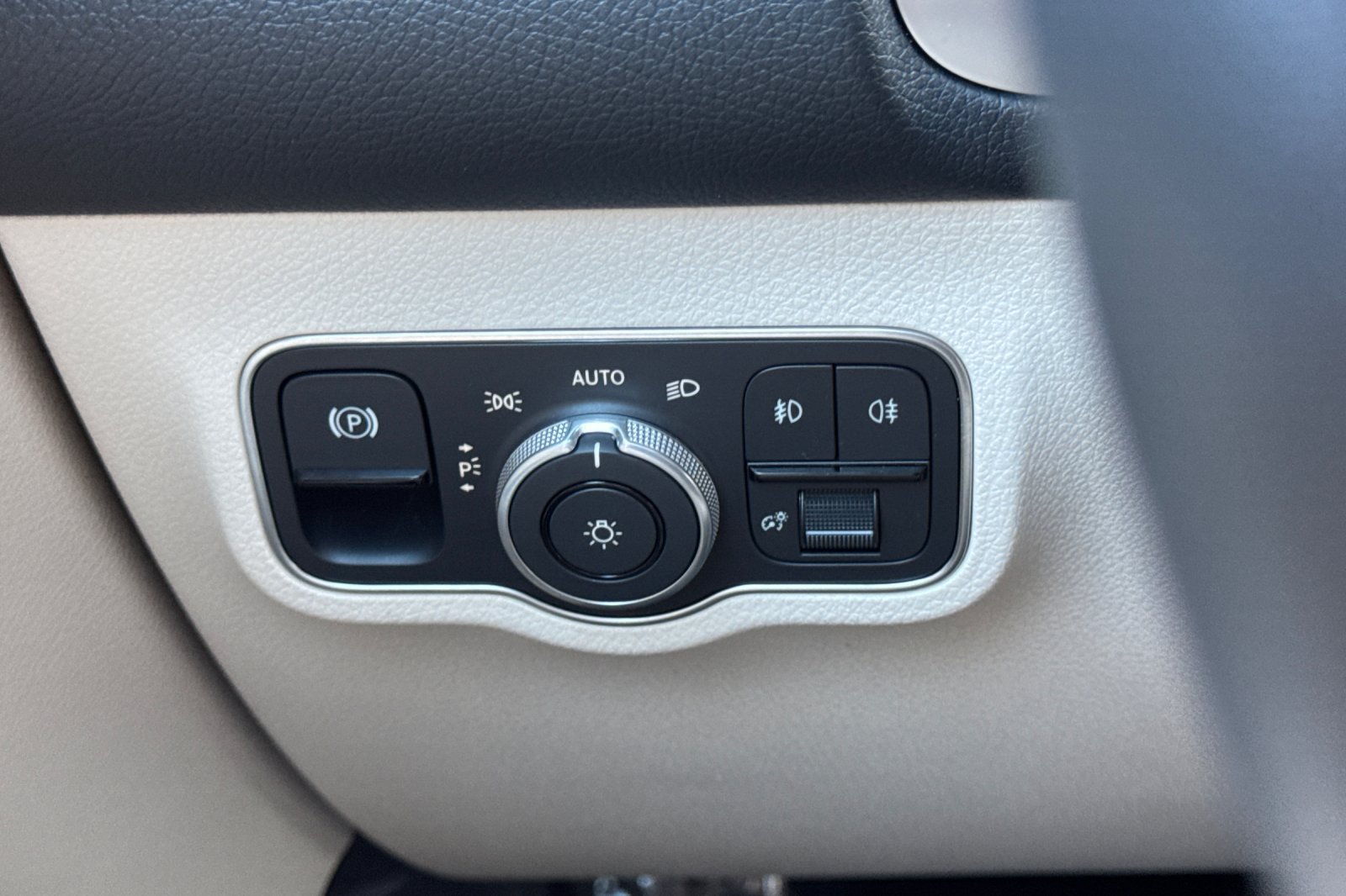Certified 2026 Mercedes-Benz GLB 250 image 35