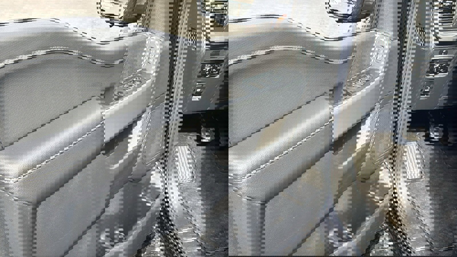 New 2026 Ford F150 XLT w/ Equipment Group 302A MID image 18