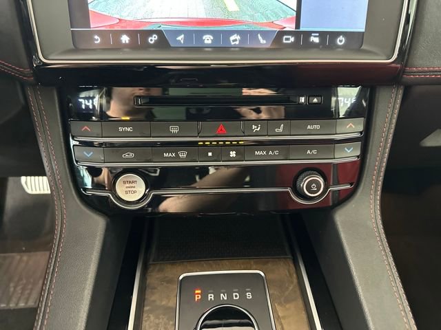 Used 2019 Jaguar F-PACE R-Sport image 23