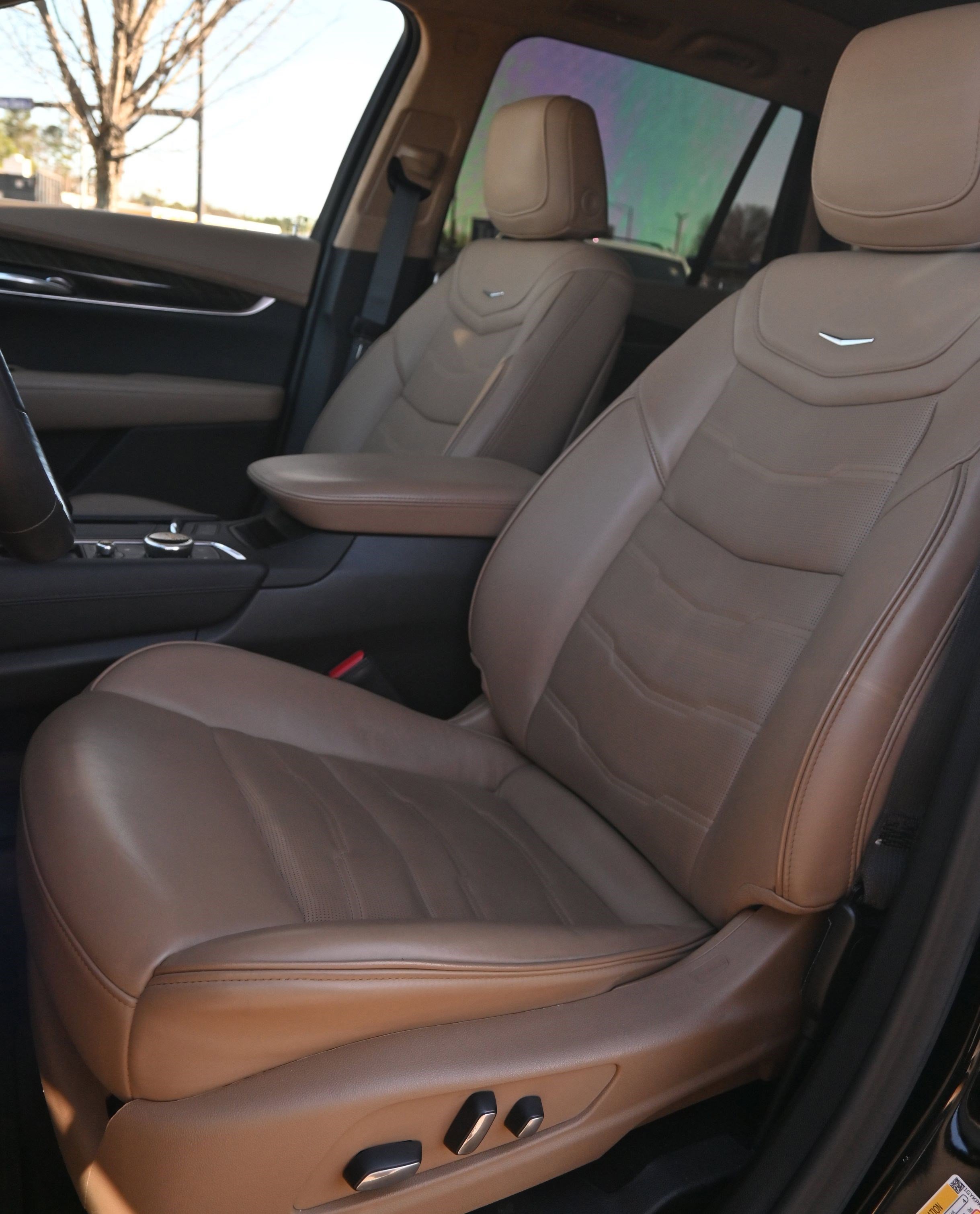 Used 2024 Cadillac XT6 Sport w/ LPO, Onyx Lite Package image 18