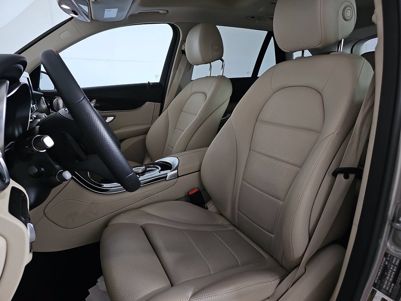Used 2019 Mercedes-Benz GLC 300 w/ Premium Package image 15