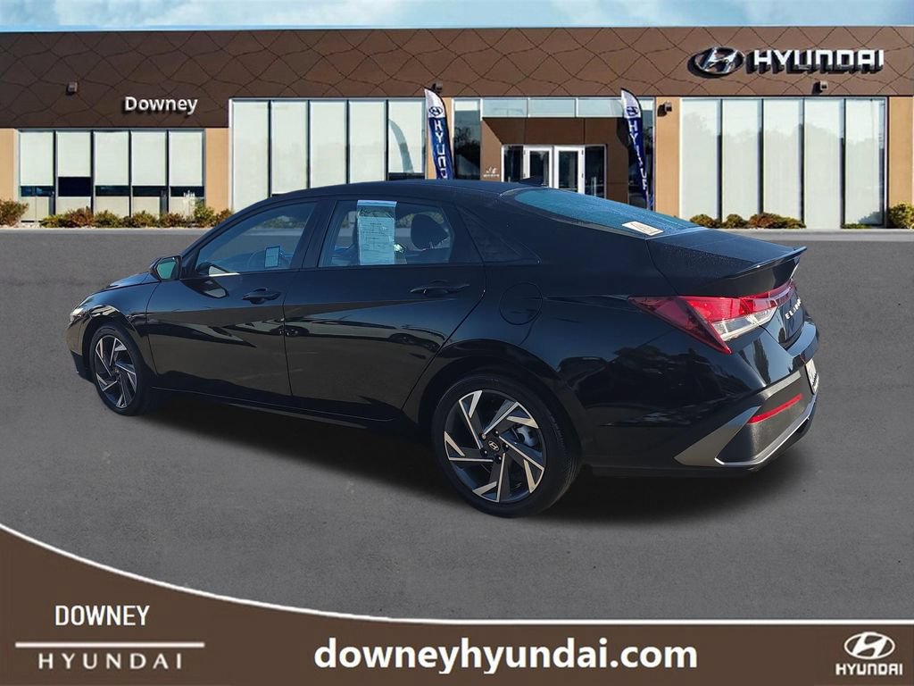 Used 2025 Hyundai Elantra Sport FWD image 3