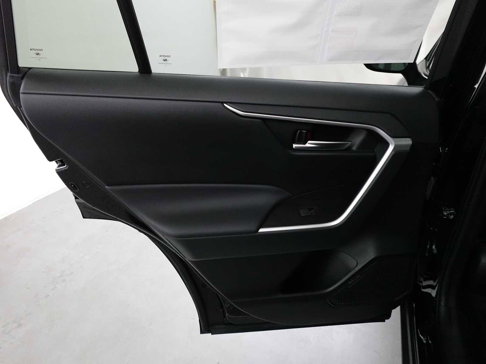 Used 2023 Toyota RAV4 XLE Premium image 24