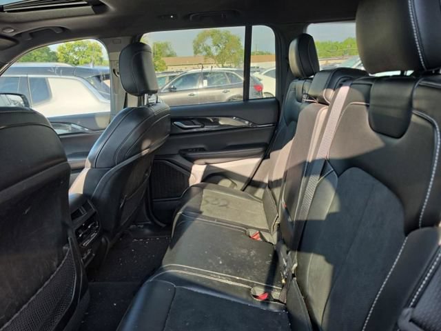 Used 2023 Jeep Grand Cherokee Altitude AWD/4WD image 7