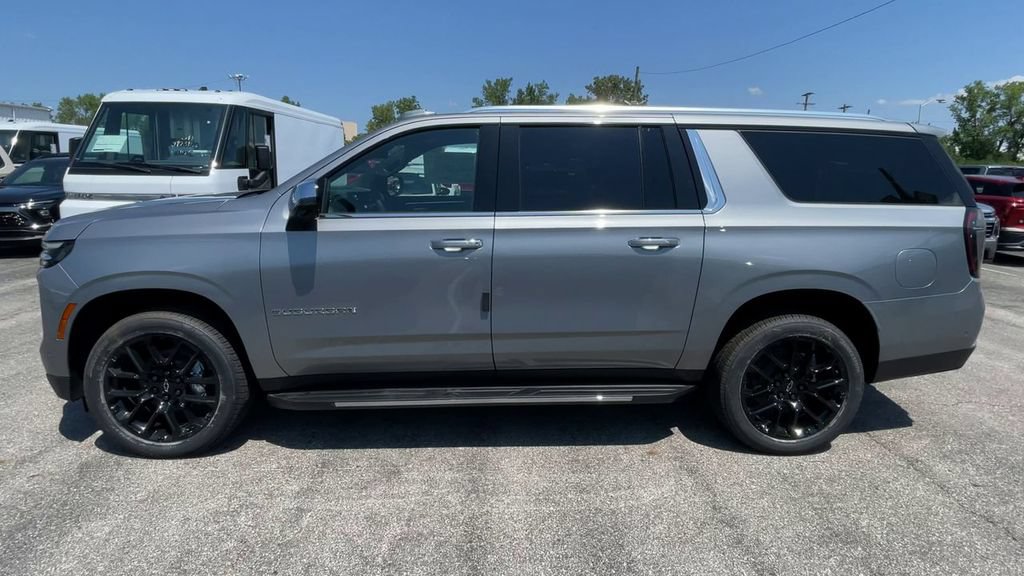 New 2026 Chevrolet Suburban Premier w/ Sun And Tow Package AWD/4WD image 7