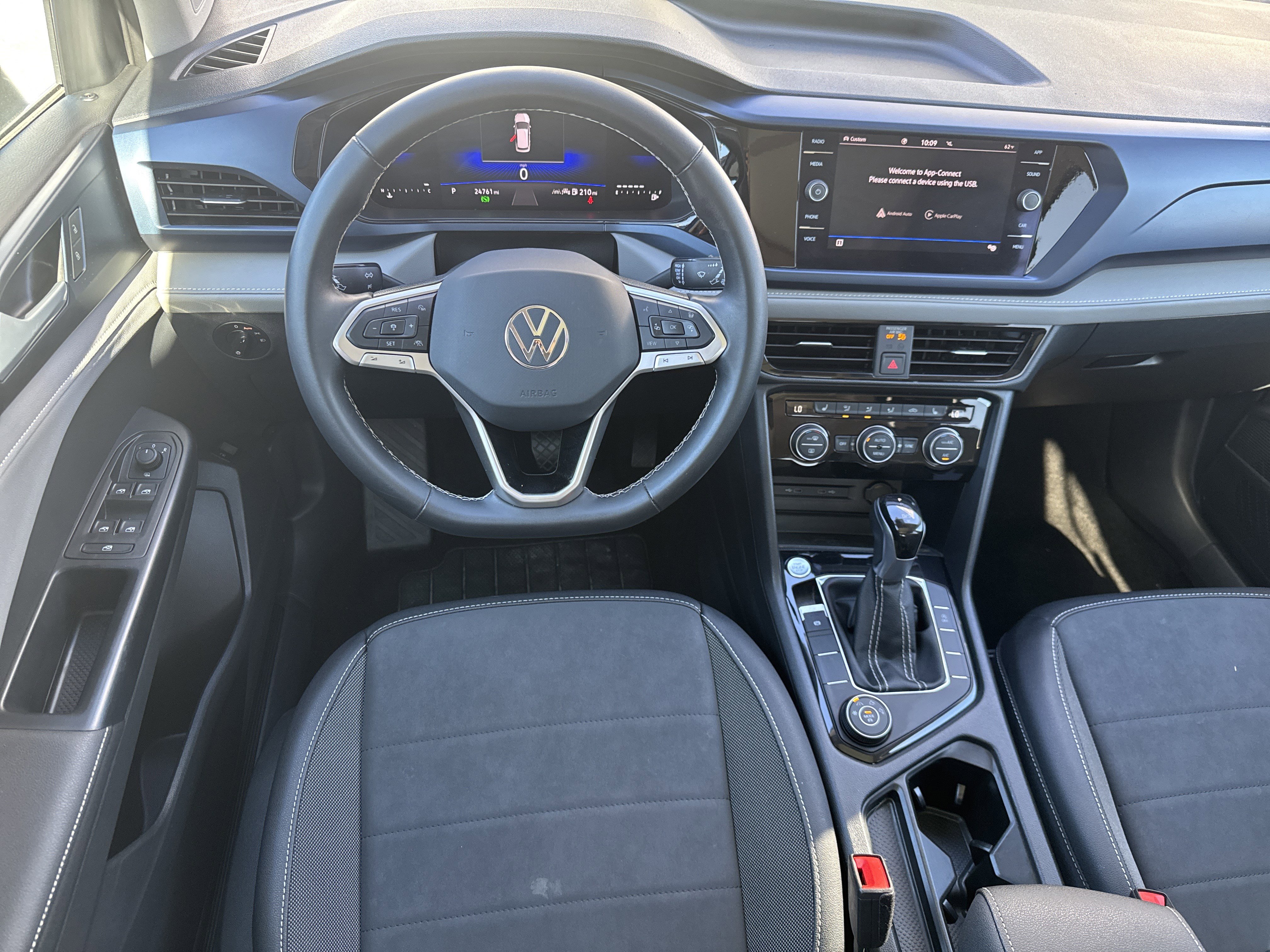 Certified 2024 Volkswagen Taos SE image 7