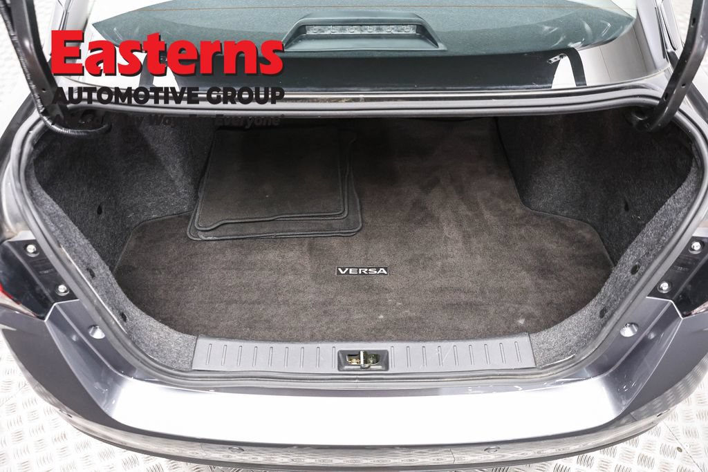 Used 2024 Nissan Versa SV FWD image 9