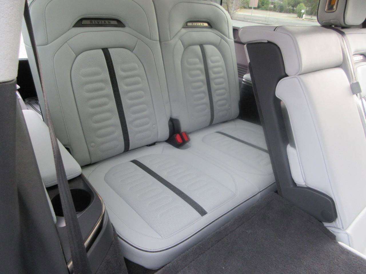 Used 2023 Rivian R1S Launch Edition image 39