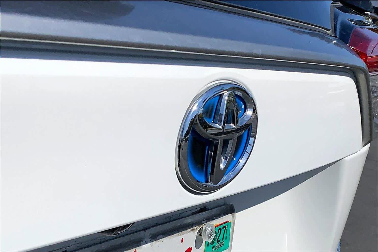 Used 2024 Toyota RAV4 XSE w/ Weather Package AWD/4WD image 30