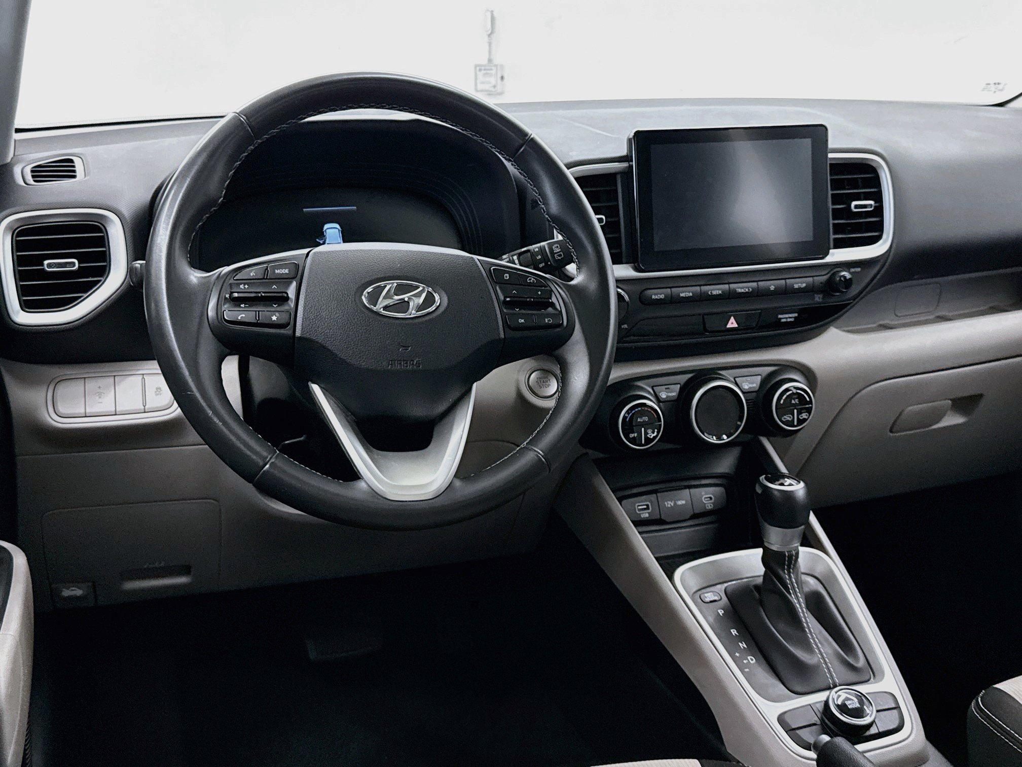 Used 2025 Hyundai Venue SEL FWD image 18