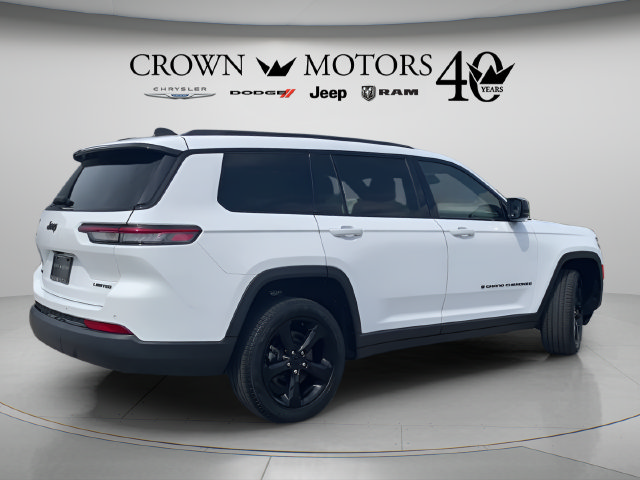 Used 2023 Jeep Grand Cherokee L Limited w/ Black Appearance Package AWD/4WD image 5