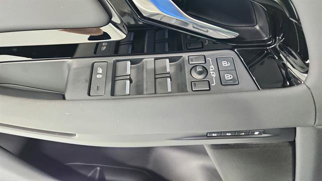 Used 2024 Land Rover Range Rover Evoque Dynamic SE image 19