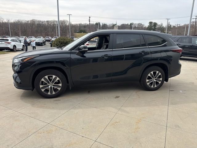 Used 2025 Toyota Highlander XLE image 5