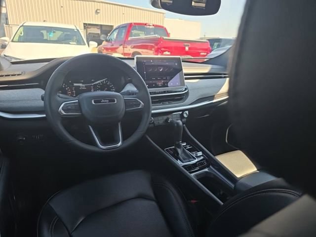 Used 2023 Jeep Compass Latitude AWD/4WD image 6