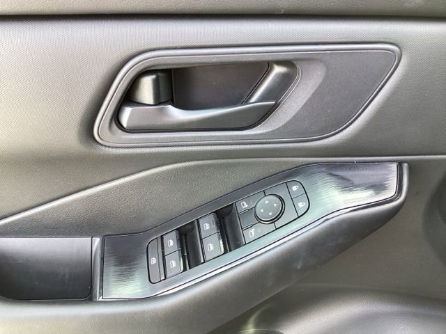 Used 2024 Nissan Rogue S image 13