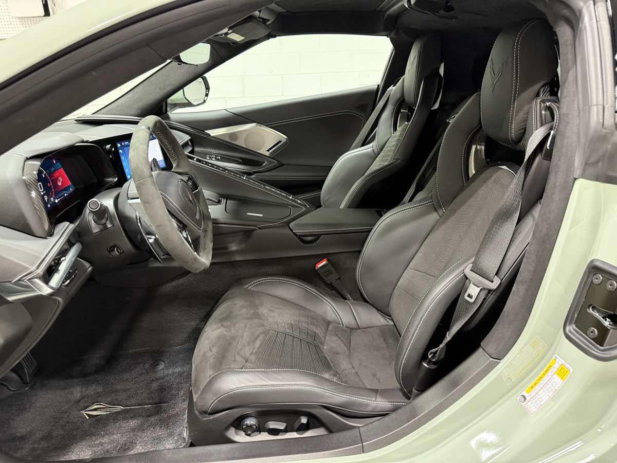 Used 2024 Chevrolet Corvette Stingray Premium Cpe w/ Z51 Performance Package RWD image 15