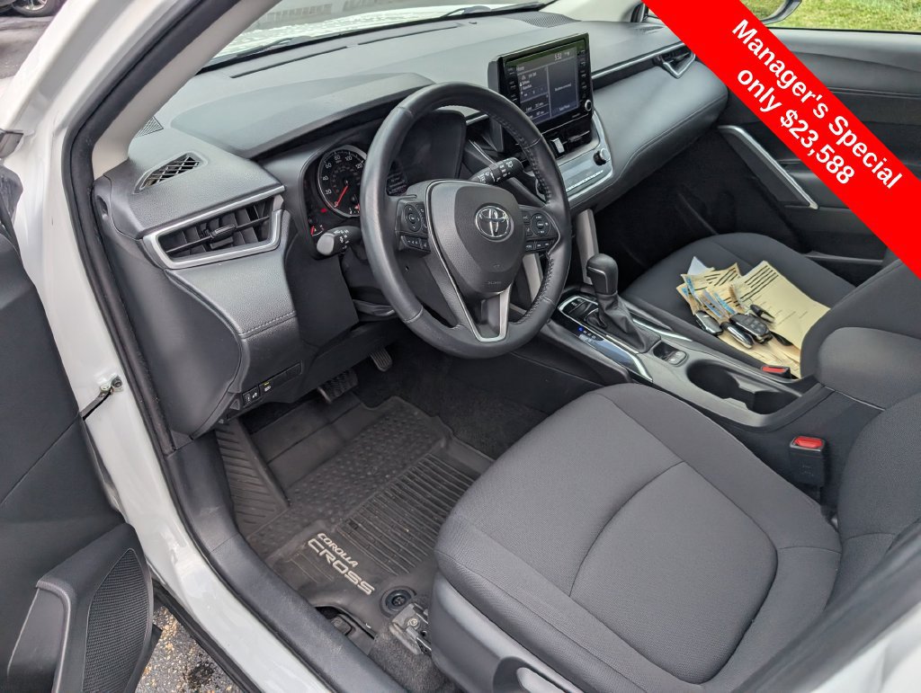 Used 2022 Toyota Corolla Cross LE AWD/4WD image 12